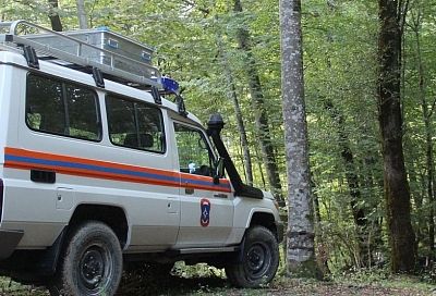 В Сочи спасатели транспортировали из леса потерявшего сознание жителя Абхазии 