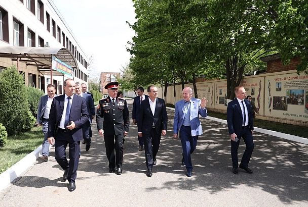 Губернатор Вениамин Кондратьев посетил Ейский казачий кадетский корпус