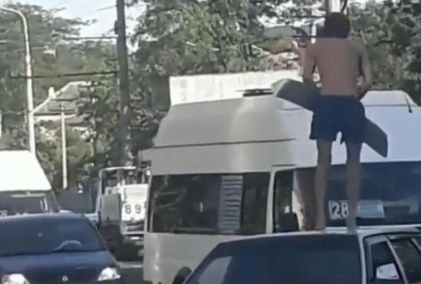 Житель Новороссийска получил 10 суток ареста за прыжки на своем автомобиле