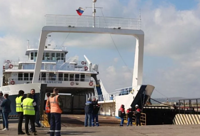 Более 26 тыс. пассажиров и 15 тыс. автомобилей перевезли паромы через Керченский пролив