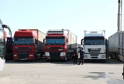 В Краснодарском крае сокращается очередь грузовиков на Керченскую переправу