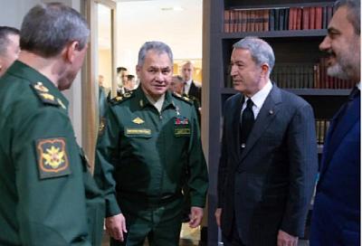 Министры обороны России и Турции обсудили в Сочи ситуацию в сирийском Идлибе