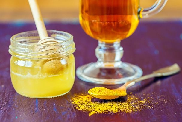 Получите природный чудо-антибиотик: этот рецепт с куркумой и медом дает сильный эффект