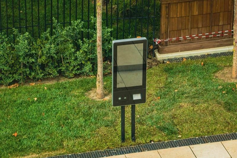 Терминал для оплаты или инфомат: у японского сада в парке «Краснодар» появились неизвестные устройства