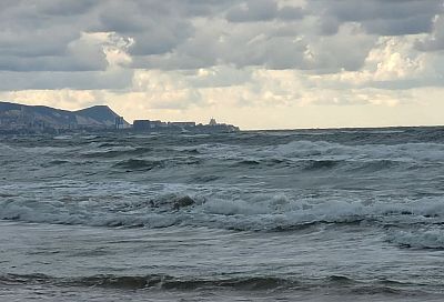 Мощный шторм обрушился на пляжи Анапы
