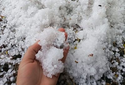«Можно играть в снежки»: сильный град ударил по Апшеронску