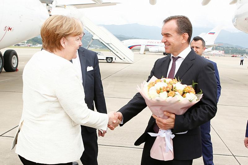 18 мая Вениамин Кондратьев встретил Ангелу Меркель в аэропорту Сочи.