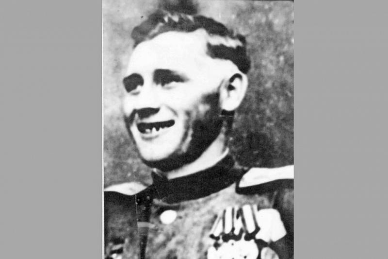 Тарасов Василий Фролович – командир 9-й роты 1279 стрелкового полка 389-й дивизии. 