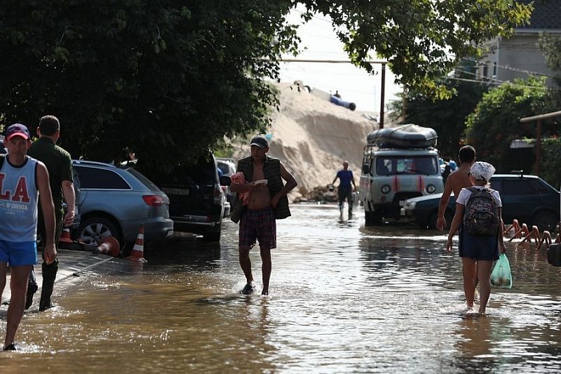 В Анапе снесут ларьки на затопленных дорогах к морю