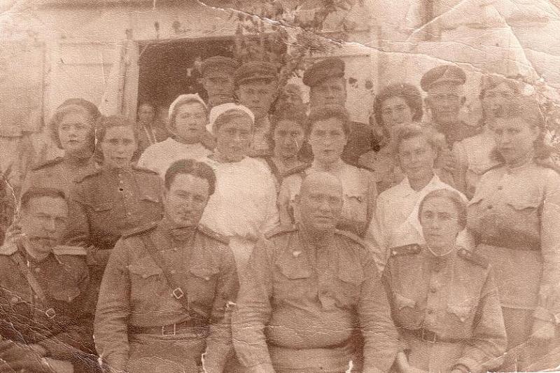 Врачи и медсестры Белореченского эвакгоспиталя. 1943 год.