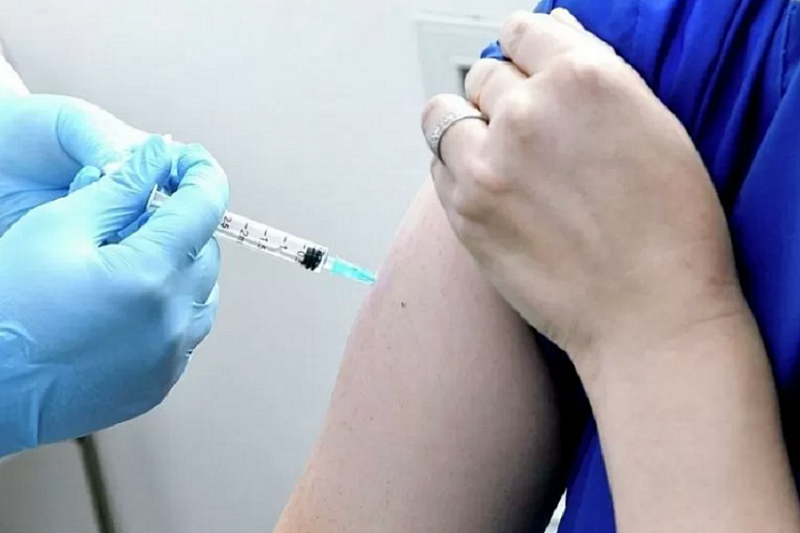 В России разрешили применение «Спутника Лайт» для вакцинации пожилых людей