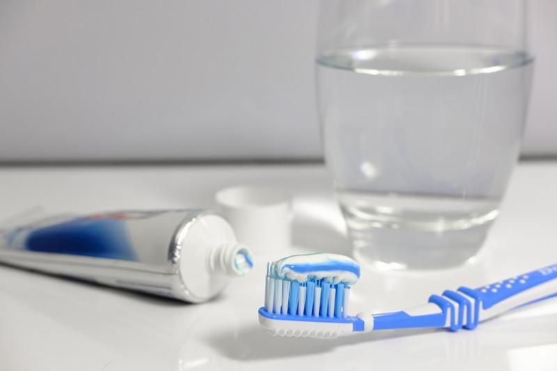 Не забывайте, чистить зубы 2 раза в день и менять щетку каждые 3 – 4 месяца.