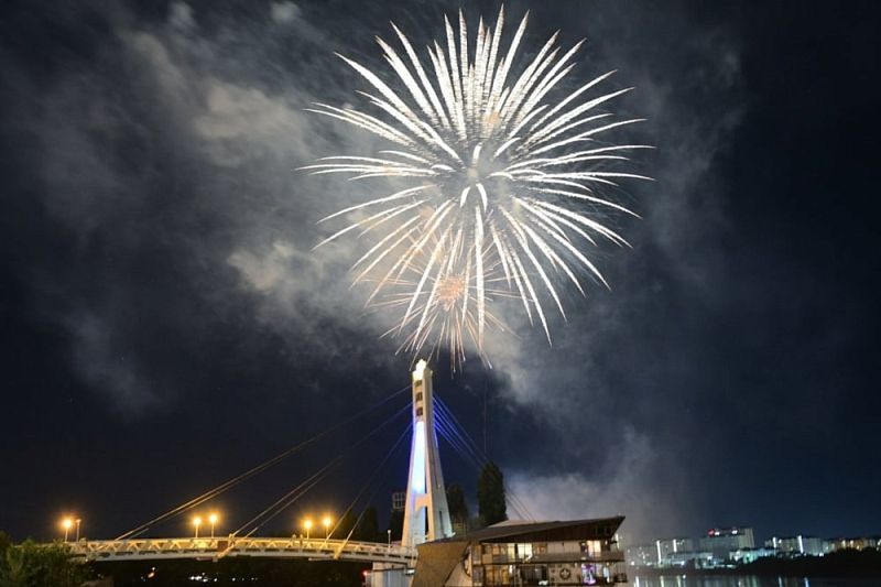Ночное небо Краснодара украсит праздничный фейерверк