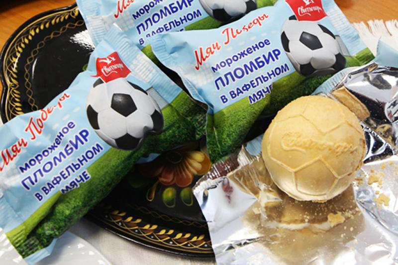 Мороженое в форме футбольного мяча уже пользуется популярностью.