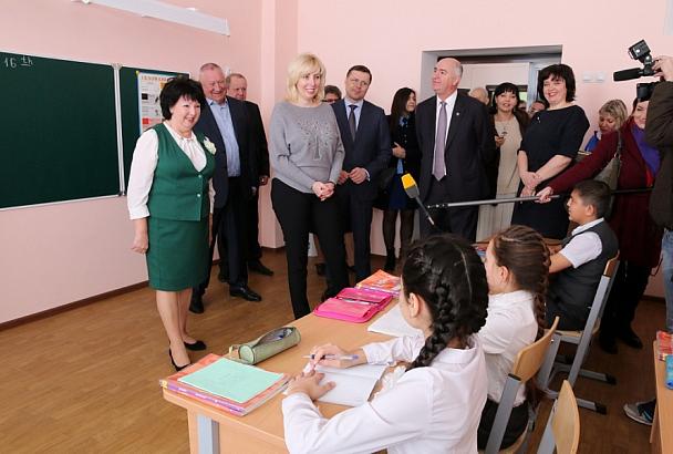 Анна Минькова открыла в Новороссийске новый блок школы