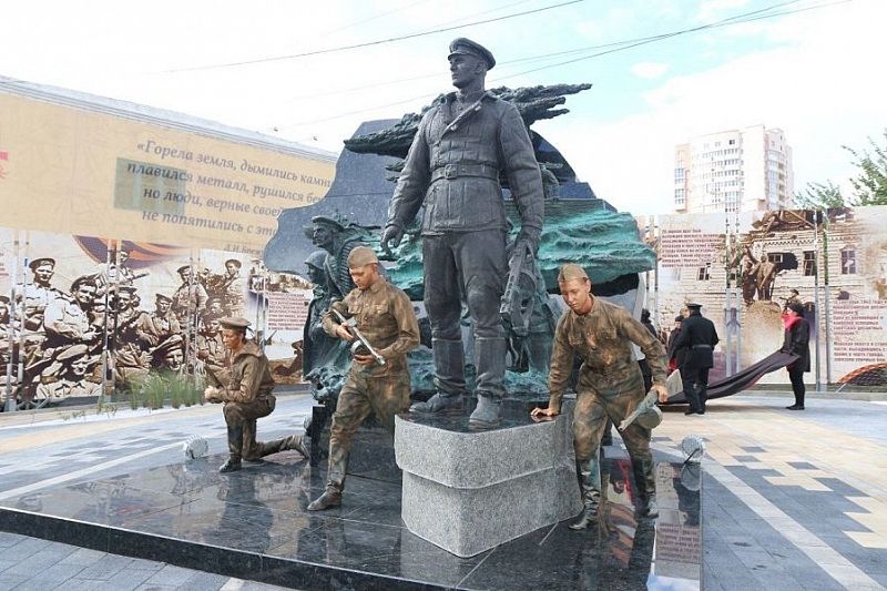 Памятник Цезарю Куникову открыли в Новороссийске