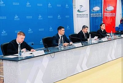 Вице-губернатор Кубани Александр Власов провел расширенное заседание коллегии минспорта края