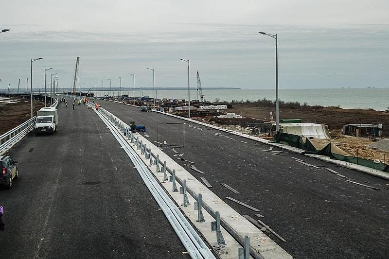 Параллельно со строительством автодорожной части моста ведутся работы по обустройству автоподходов.
