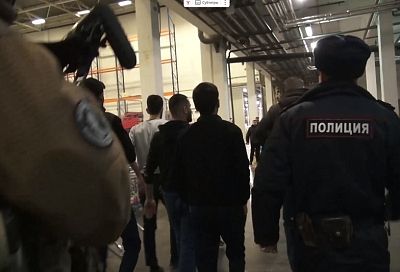 Мигрантов-нелегалов задержали в сортировочных центрах маркетплейсов в Краснодаре