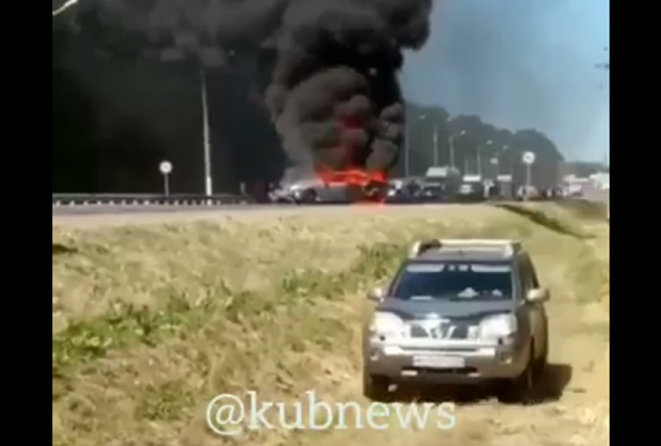 Пьяный водитель угнал Опель и устроил двойное ДТП с пожаром на въезде в Краснодар