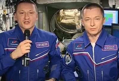 Космонавты с борта МКС поздравили россиян с Днем защитника Отечества