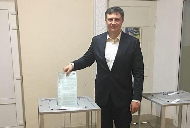 Вице-губернатор Кубани Игорь Галась проголосовал в Армавире