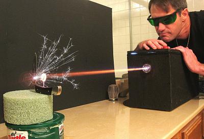 Российские ученые разрабатывают сверхточные лазерные часы