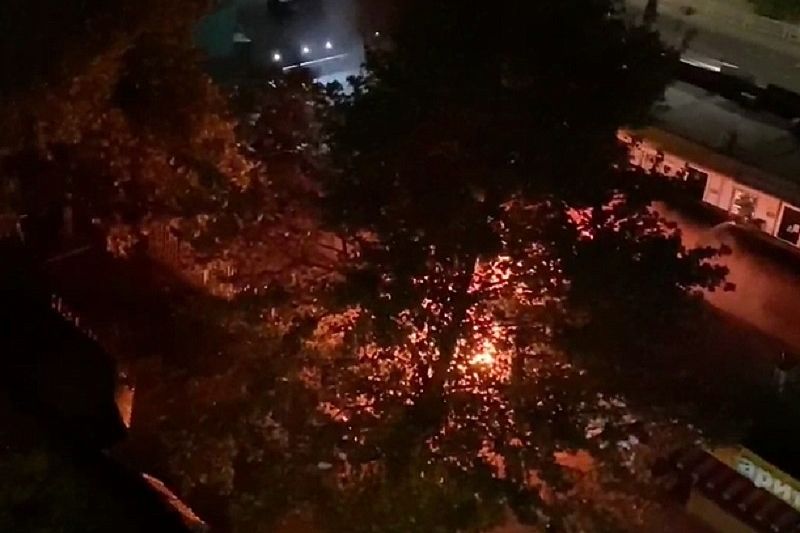 Торговый павильон сгорел ночью в Краснодаре