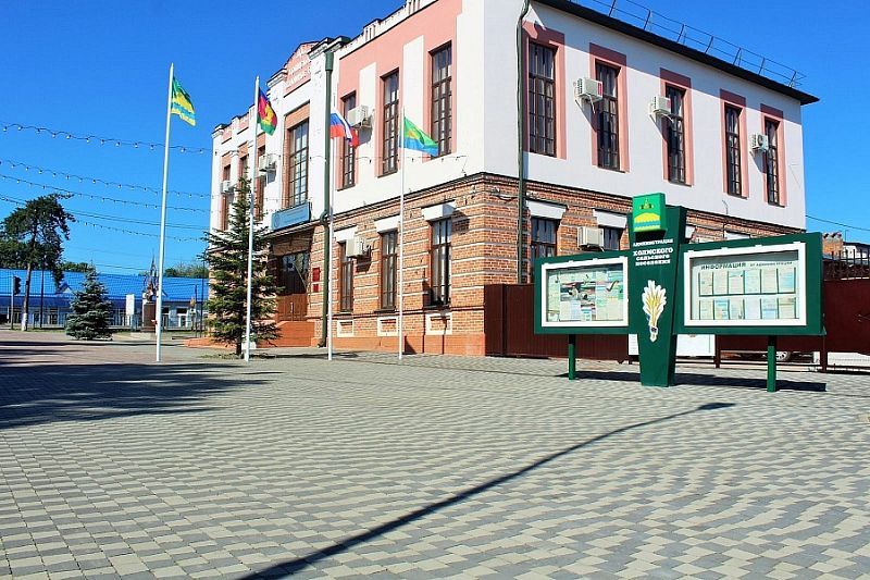Почти готово: благоустройство общественной территории в Абинском районе выполнили на 90%