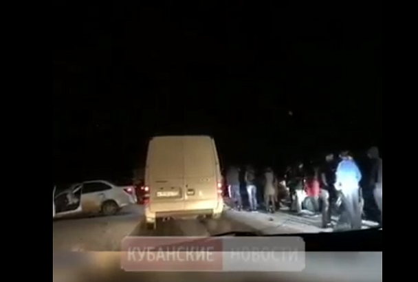 В ДТП на скользкой дороге в Краснодарском крае пострадали 4 человека