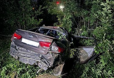 Вылетел с дороги и опрокинулся: на Кубани погиб водитель иномарки 