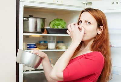 Добавьте водочки: пять способов избавить холодильник от неприятных запахов