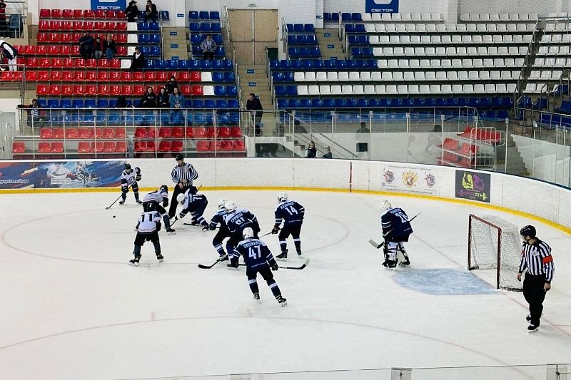 Краснодарская команда победила в окружном первенстве по хоккею