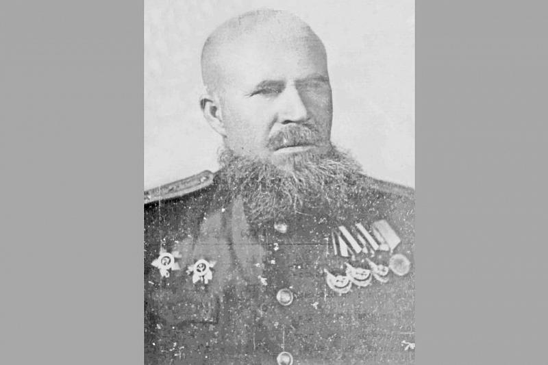 Свиридов Иван Корнеевич – подполковник, командир 1277-го стрелкового полка 389-й дивизии. За успешное проведение боевых операций на подступах к Новокубанскому району был награжден первым орденом Красного Знамени. 