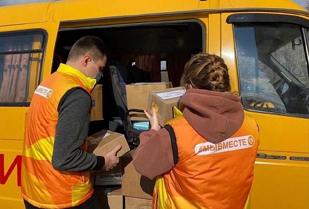 Около 4 тысяч волонтеров в Краснодарском крае участвуют в сборе гуманитарной помощи для вынужденных переселенцев из ЛНР и ДНР