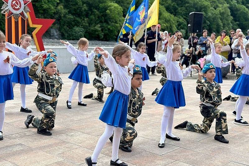 Праздник в Сочи: как жители и гости курорта отмечают День Победы