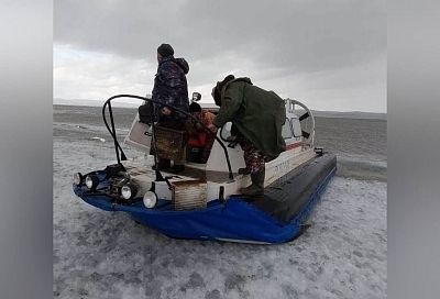 В Хакасии рыбаки едва не уплыли на отколовшейся льдине в соседний регион