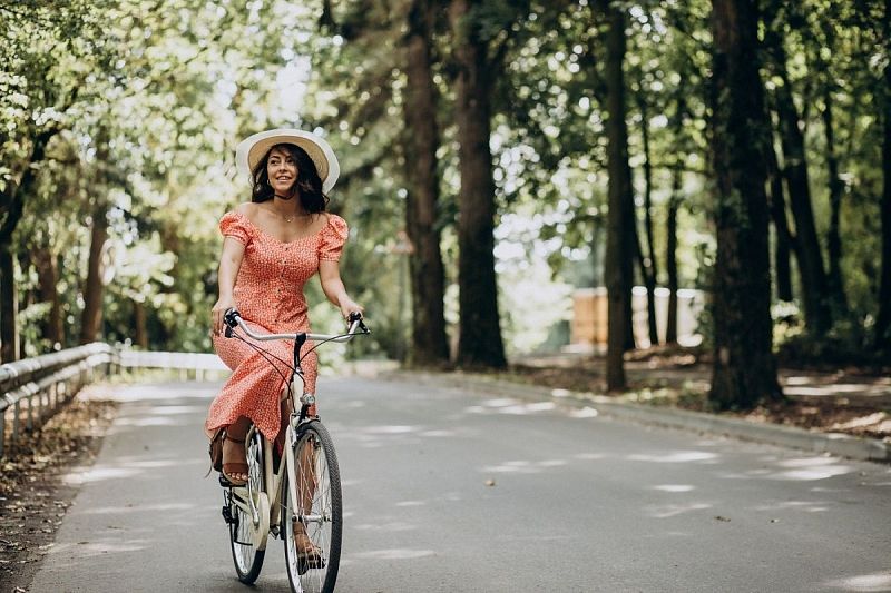 Что для счастья надо: почему велопрогулки - лучший способ досуга для женщин
