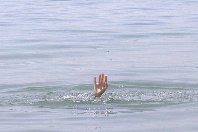 В Анапе сотрудники полиции спасли тонувшего в море мужчину