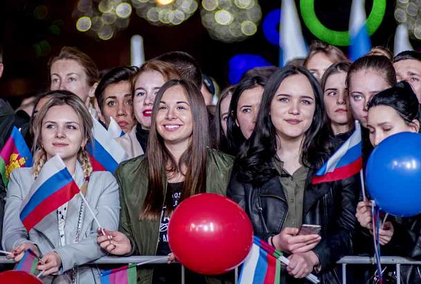 В Краснодаре годовщину воссоединения Крыма с Россией отметили концертом и митингом