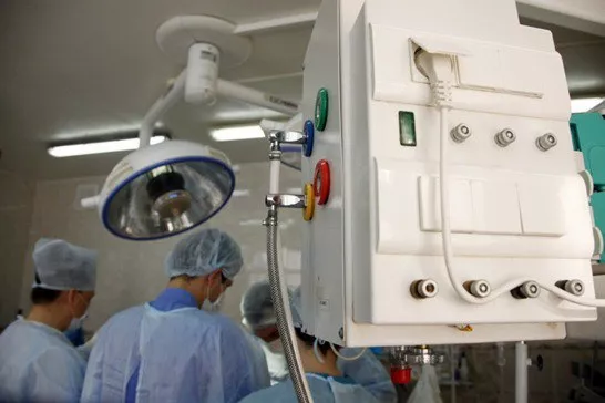 Уникальную операцию по удалению пораженной 18-сантиметровой опухолью почки провели онкологи в Краснодаре