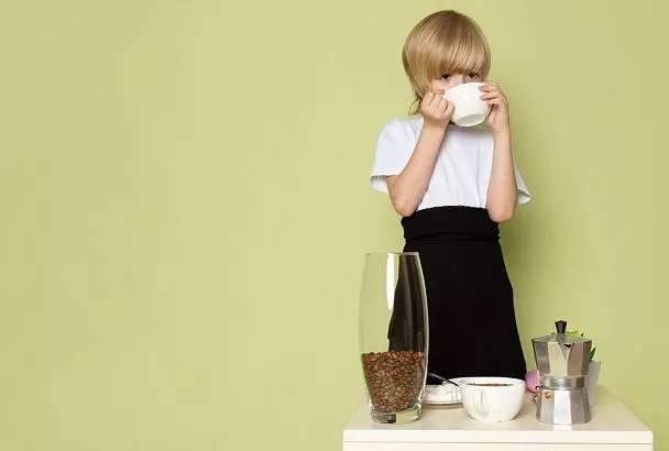 Это плохая идея: почему родителям не стоит идти на поводу у детей и разрешать им пить кофе