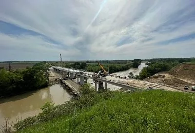 В Усть-Лабинском районе на четыре месяца раньше завершат реконструкцию моста через реку Лаба