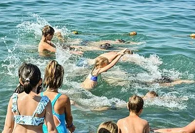 Юных жителей и гостей Сочи бесплатно научат плавать