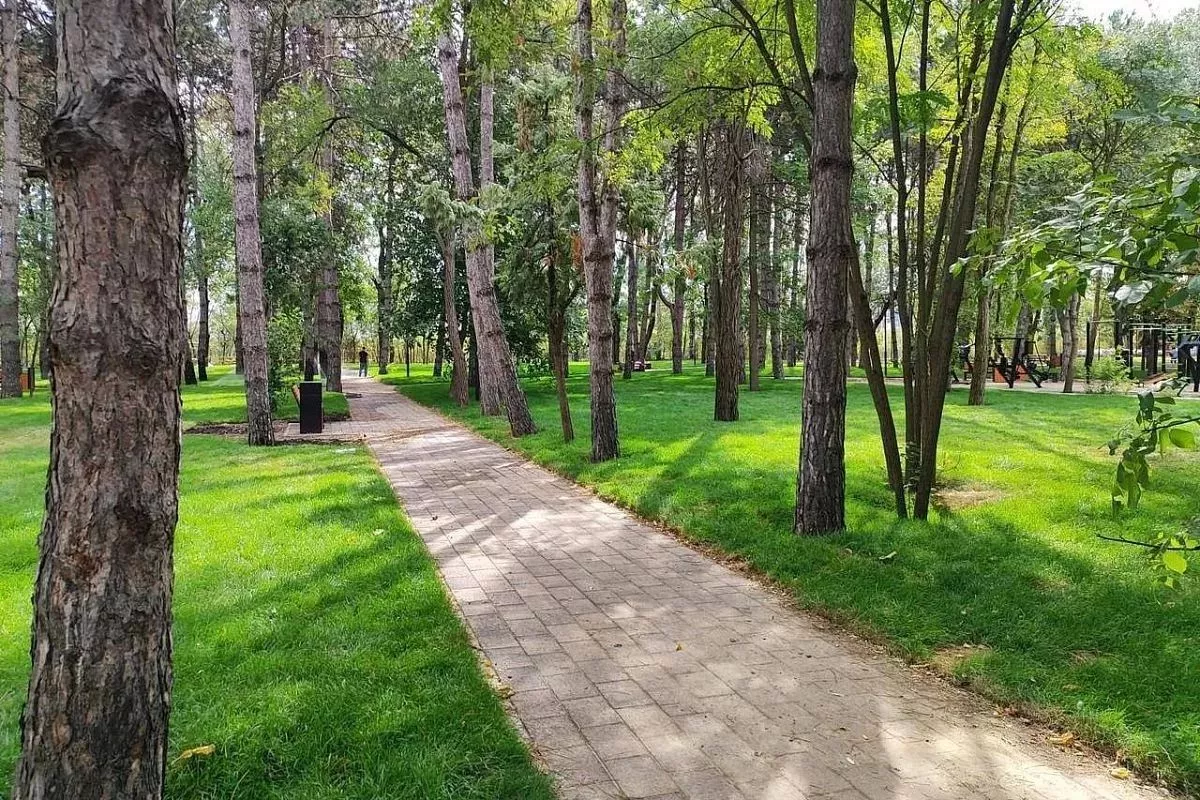  В рамках национального проекта «Жилье и городская среда» благоустроили сквер памяти Героев-танкистов в поселке Колосистом.