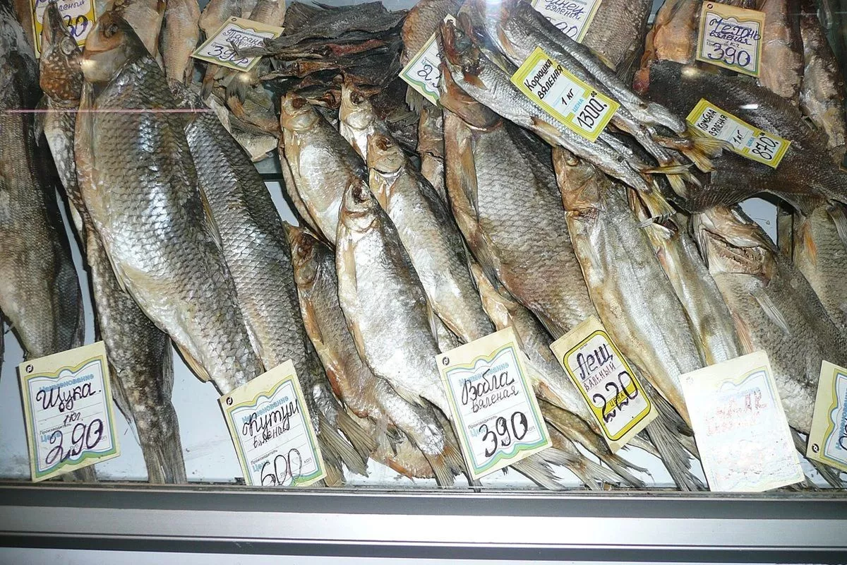 Вобла среди других видов рыб (леща и щуки) на ярмарке в Зеленограде, 2010 год. Вобла среди других видов рыб (леща и щуки) на ярмарке в Зеленограде, 2010 год.