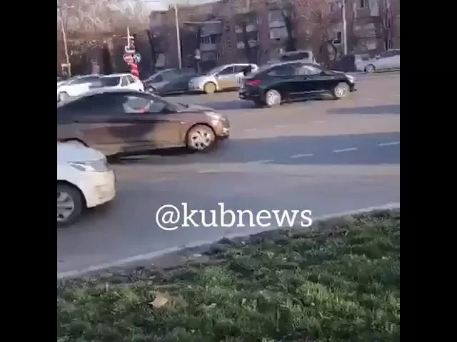 В Краснодаре 19-летний водитель иномарки сбил инспектора ДПС. 18 февраля 2019 года