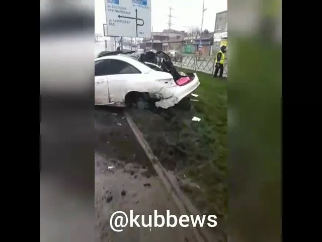 Мерседес снес забор на Северной, 11 марта, Краснодар