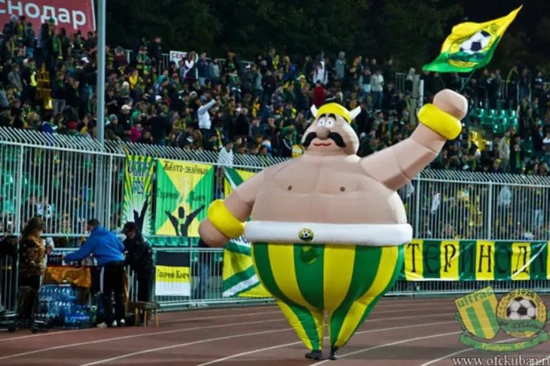 Это вымышленный галльский воин, персонаж серии комиксов. Обладает огромным ростом, тучным телосложением и невиданной силой