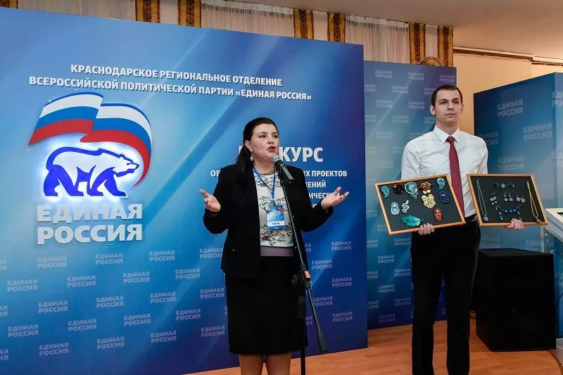 Перед началом форума представители первичных партийных организаций края презентовали свои проекты